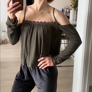 LA Hearts! Long Sleeve Strappy Cold Shoulder 💚🤍
